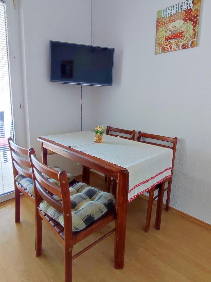 Kastelina Apartman *