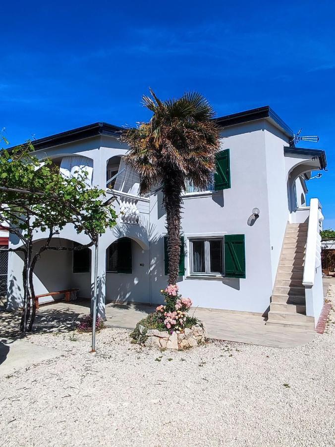 Kastelina Apartment Vir