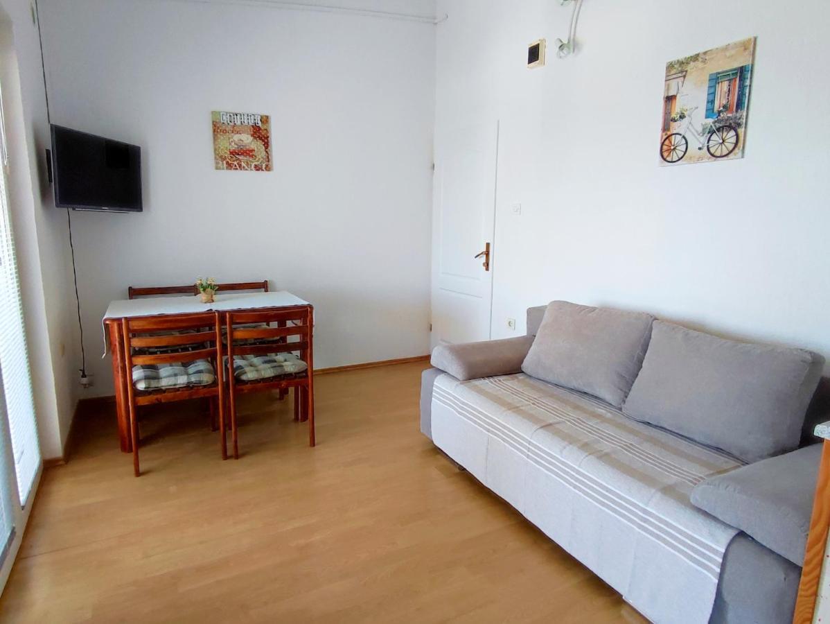 Kastelina Apartment Vir