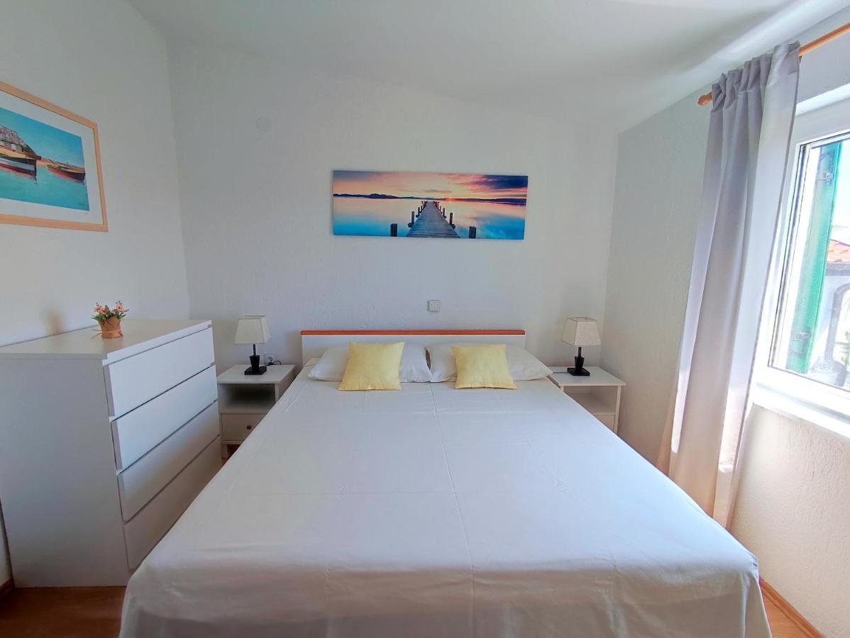 Kastelina Apartment Vir